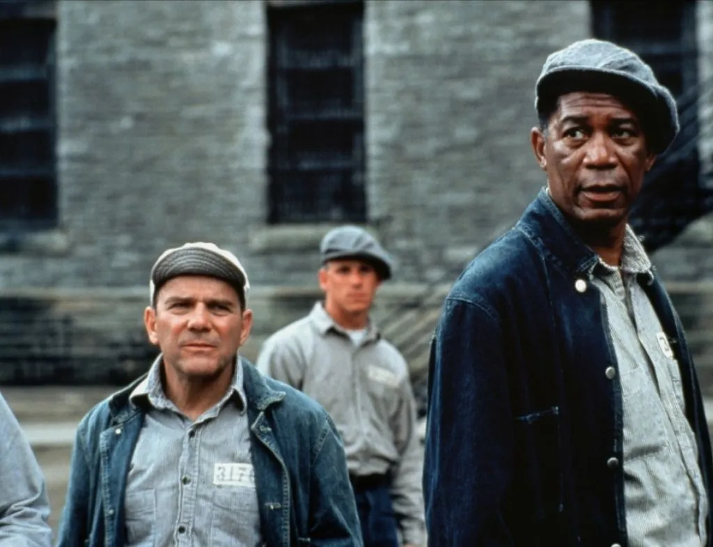 Смотреть онлайн фильм Побег из Шоушенка (1994)