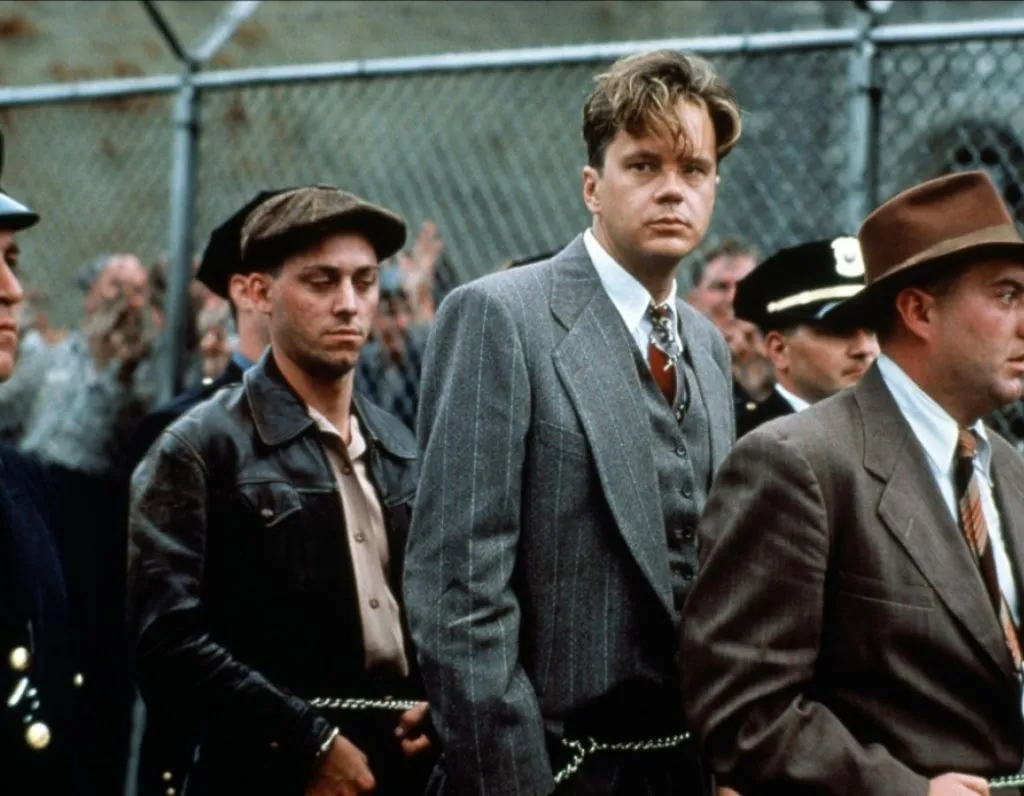 Смотреть онлайн фильм Побег из Шоушенка (1994)